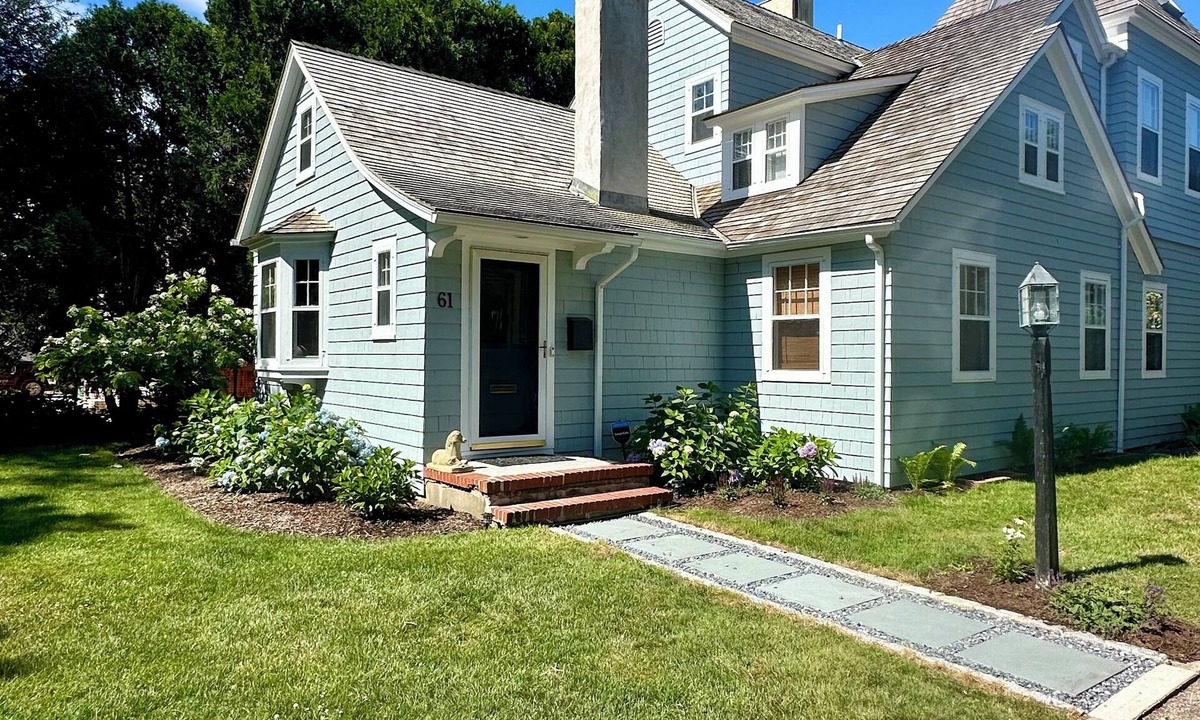 Village of Southampton House | Charming Southampton Village Home 4 Bedroom, 2 Bath 5 minutes from the beach