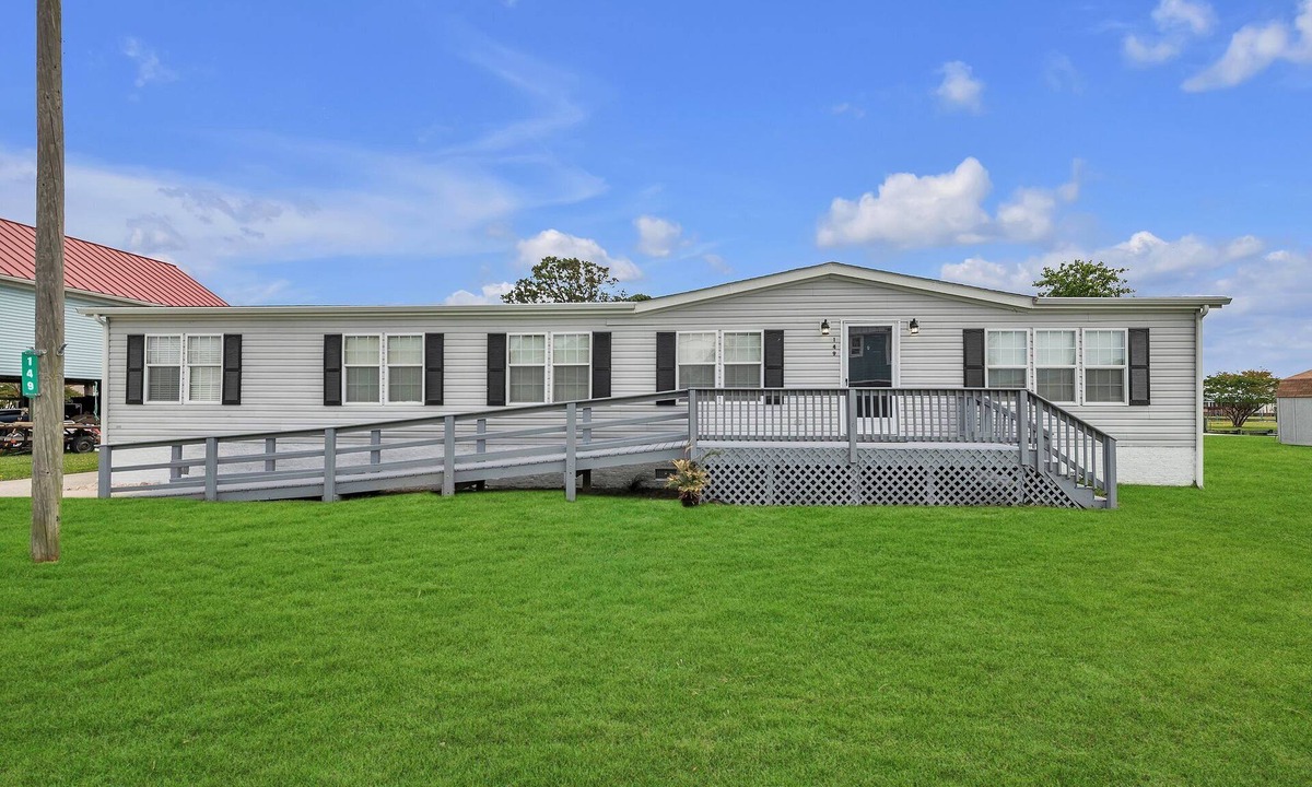 Colington House | Charming waterfront 3-bedroom house