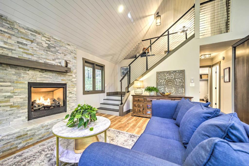 Brevard House | Chic Brevard Cabin - Nature, Trails, & Water!