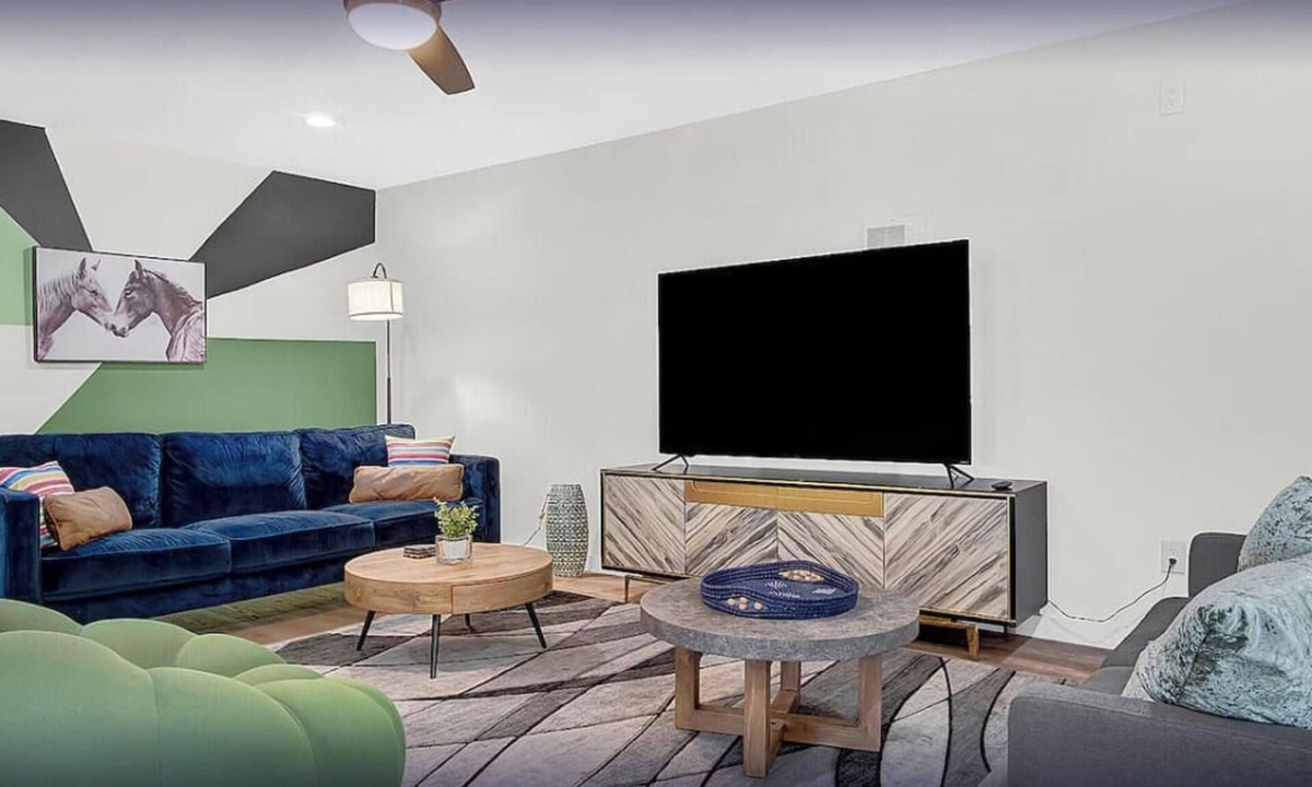Circle Area Villa | Chic Townhome Private Pool Sleeps 8+