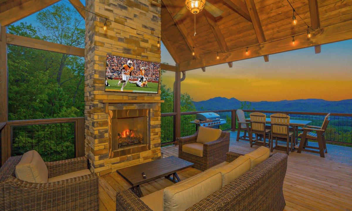 Smoky Mountains Cabin | Cliffside Scenic Splendor: Indoor Pool, Mtn Views, Theater, Games, Hot Tub, Wifi