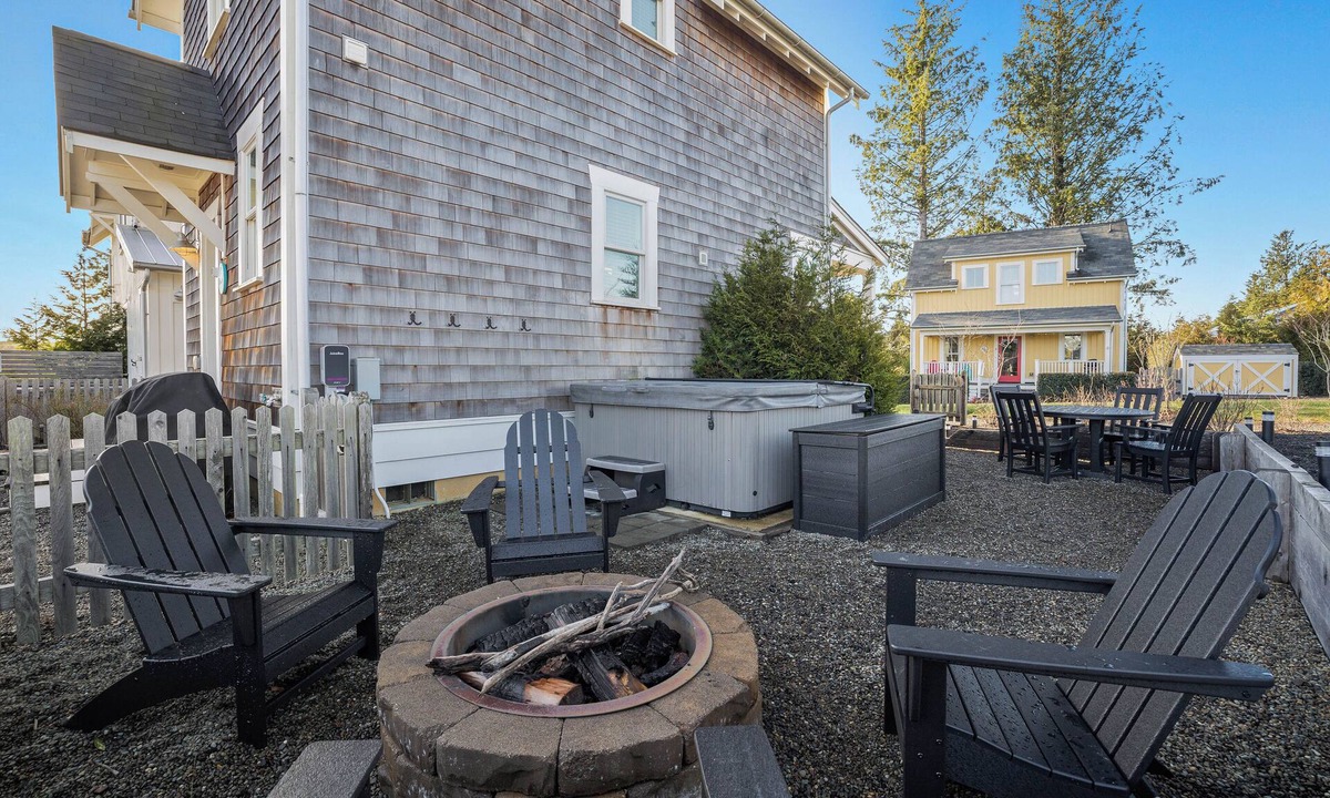Seabrook House | Cottage w/Private Hot Tub, Fenced Yard + Indoor/Outdoor Fireplace + EV Charger