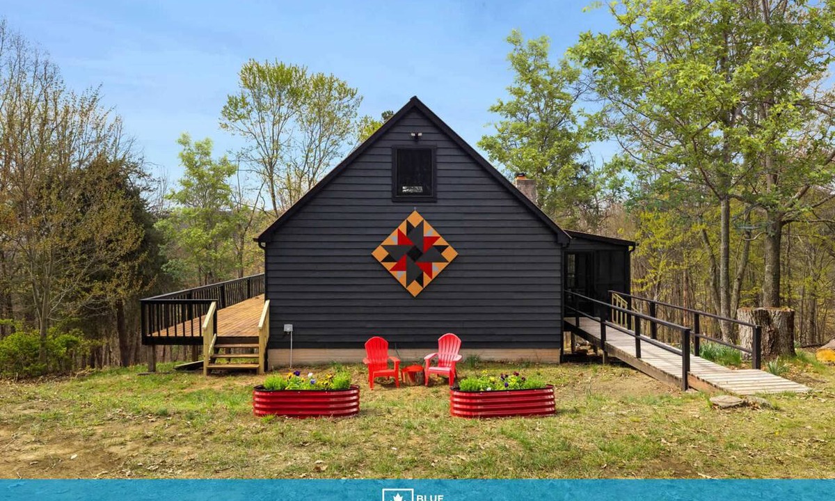 Mathias Cabin | Cozy cabin w/grill deck & game room