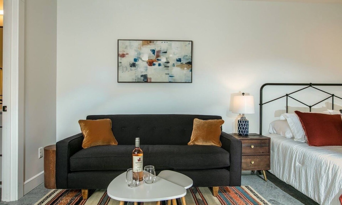 Asheville Apartment | Cozy Comfortable Asheville Couple's Getaway