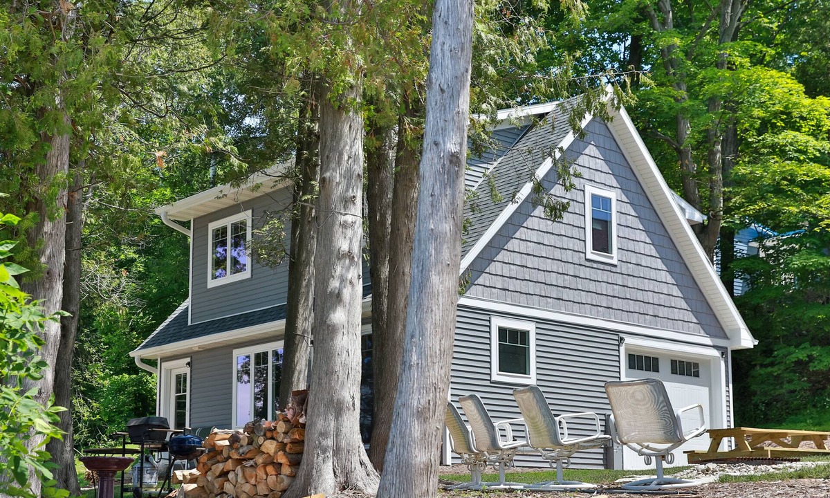 Brussels House | Cozy Door County Beach House with Stunning Sunsets only 35' off the Bay.