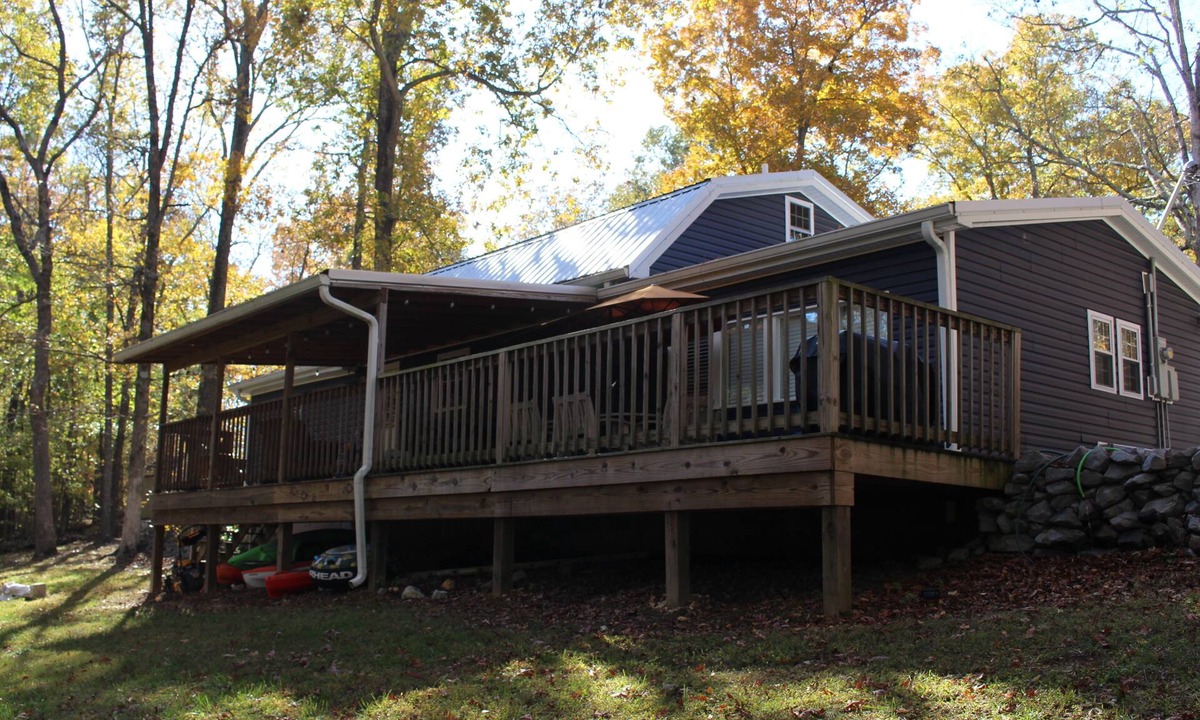 Almo House | Cozy lakeside home with room for the entire family!