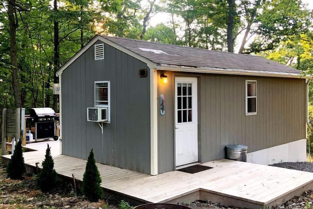 Mathias Cabin | Cozy Tiny House for a Peaceful Escape near Lost River, West Virginia