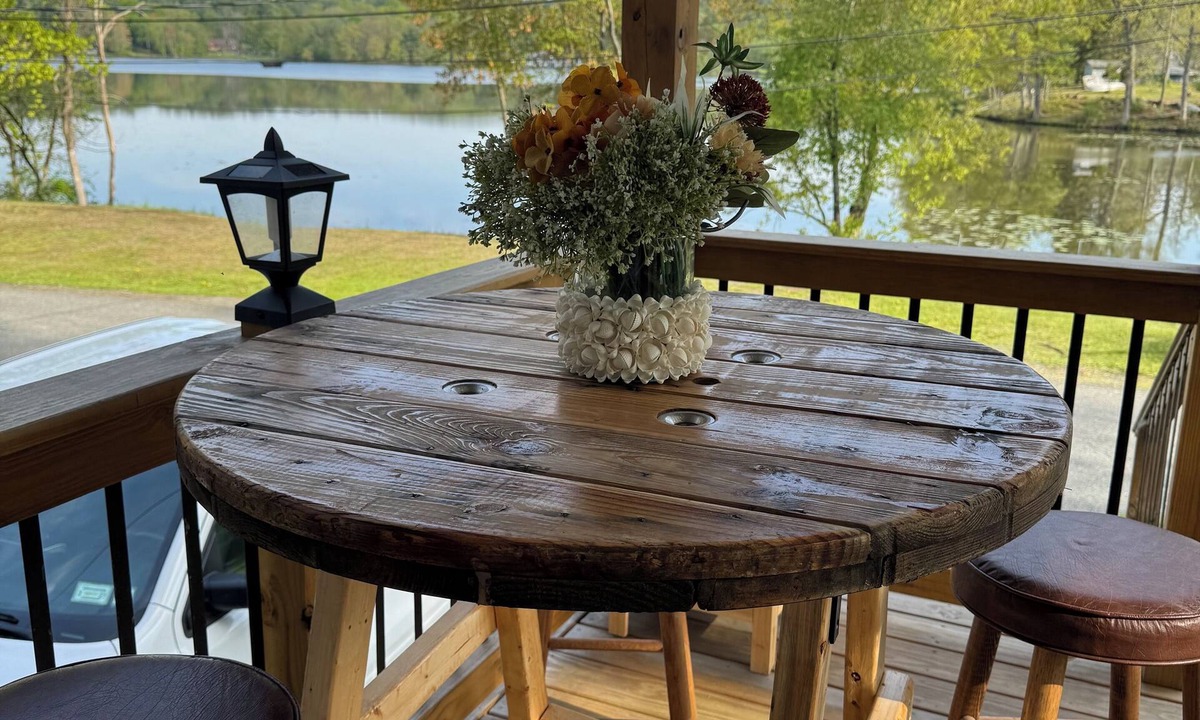 Nassau Cottage | Cozy Upstate Lakefront 2BR Retreat with Kayaks & Fireplace
