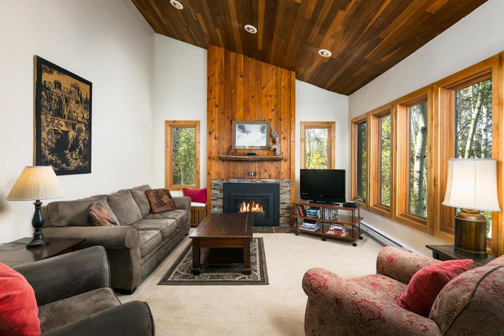North Park City Apartment | Crescent Ridge by White Pines