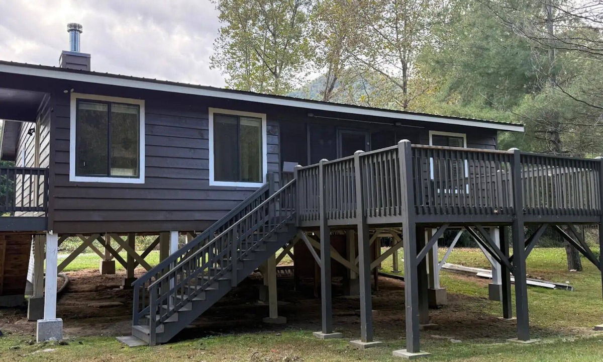 Franklin Cabin | Cullasaja River Cabin—Peaceful Retreat with Hot Tub & Grill