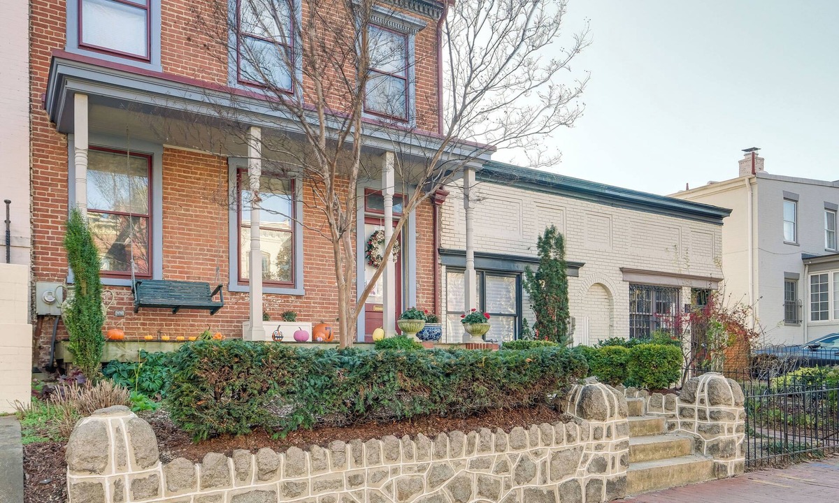 Bloomingdale Apartment | DC Apartment: 2 Mi to National Mall!