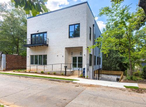 Oakhurst Apartment | Decatur Delight Mixed- Use Apartments!