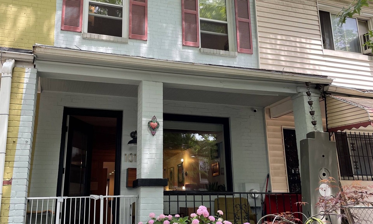 Park View House | Designer home in great location for longer term furnished rentals