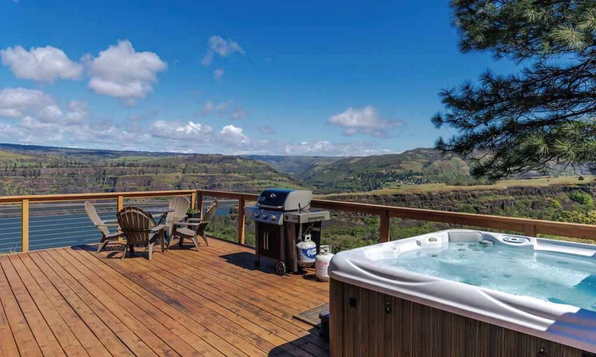 The Dalles House | Dog-friendly, 2-level gorge view home with hot tub, lovely deck, central AC, W&D