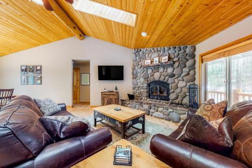 Three Rivers House | Dog-friendly home with central AC fireplace WiFi washer&dryer