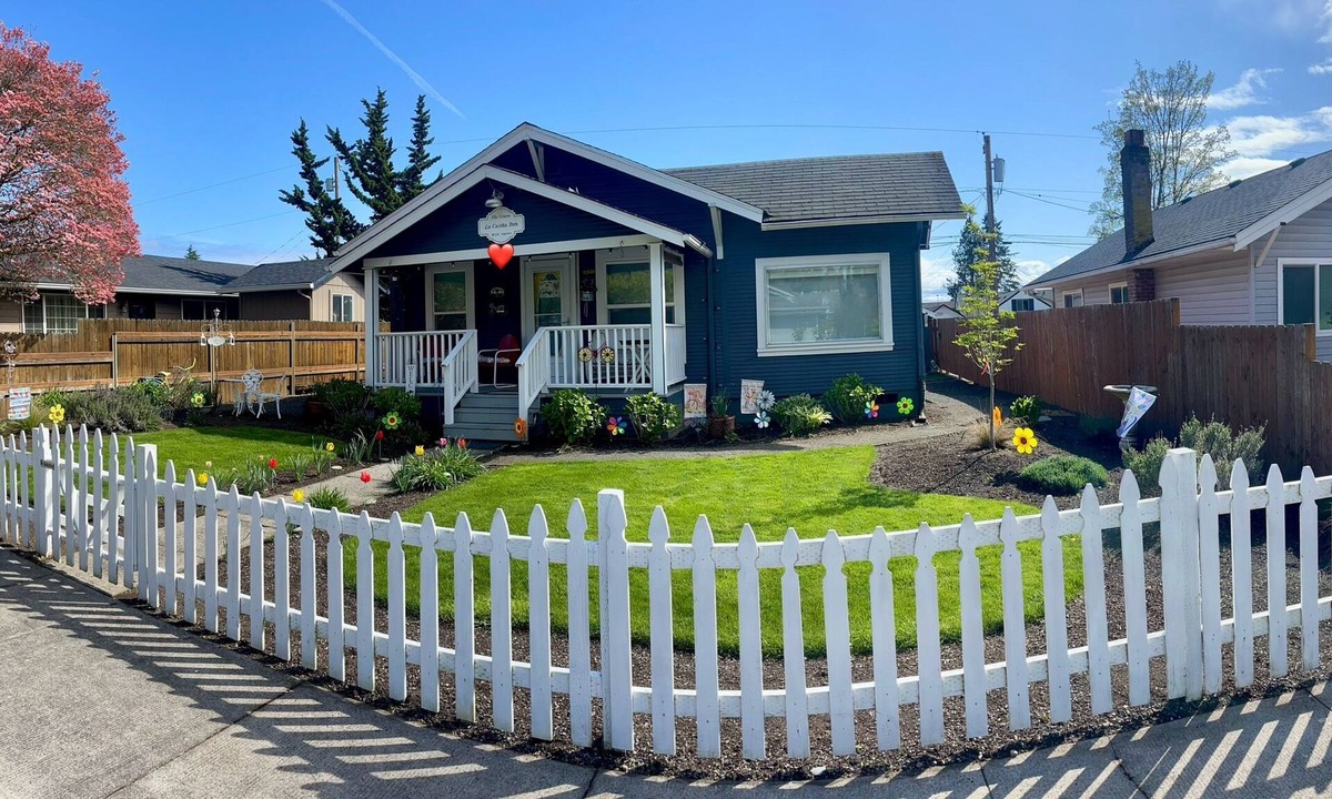 Downtown Vancouver House | Downtown Charming 2-bedroom Bungalow in Carter Park, Vancouver, Wa.off Main. St.