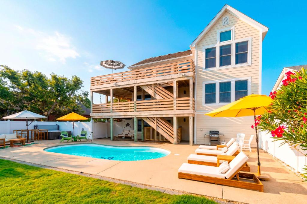 Duck House | Duck Resort with Ocean Views Pool HotTub Elevator
