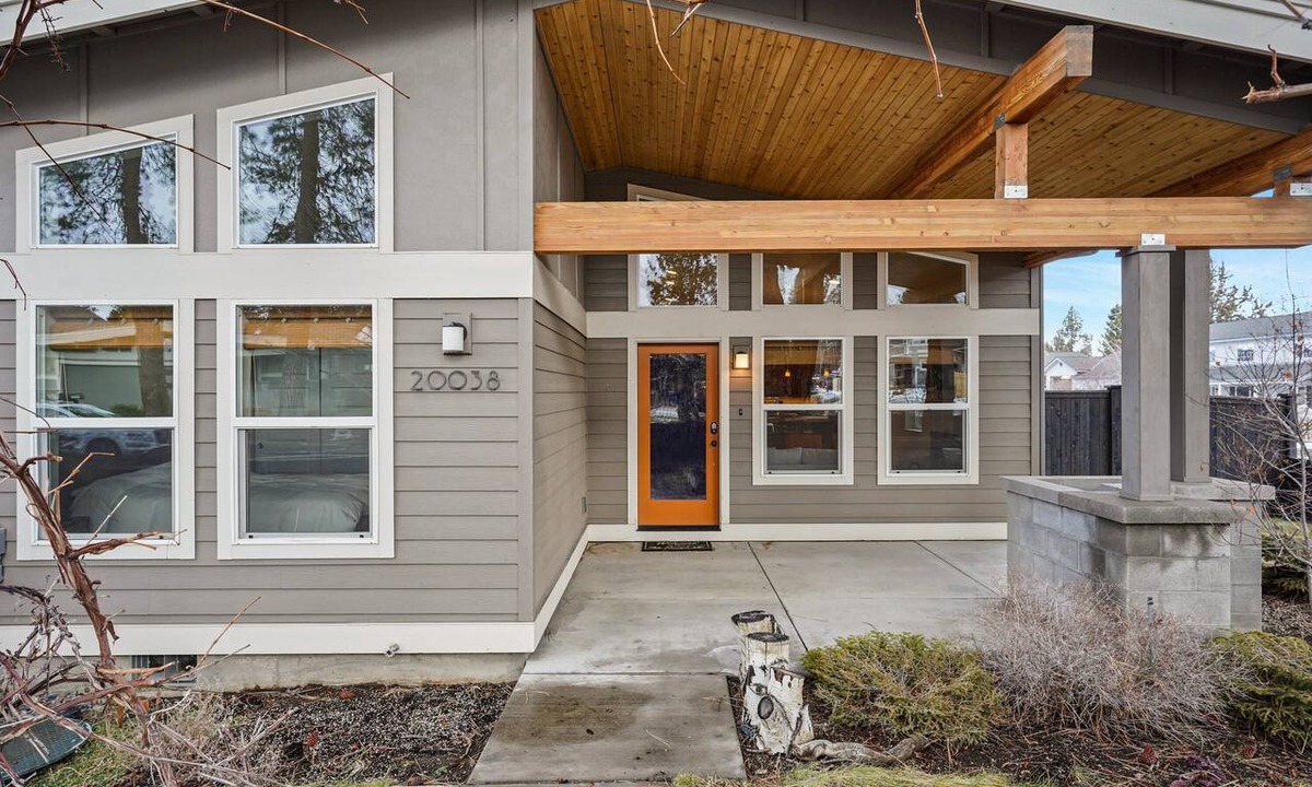 Southern Crossing House | Dwell 30 Day Minimum