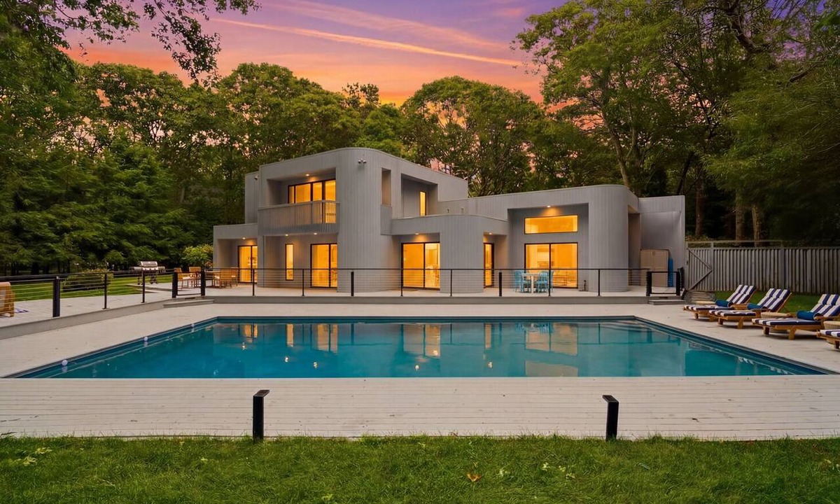 Wainscott House | East Hampton-Wainscott South Retreat-Private Acre, Heated Pool, Near Ocean Beach