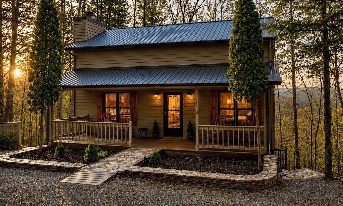 Walnut Mountain Cabin | Easy Access Mtn View Hot Tub Pool Game Room Porch Wildlife Minutes to Town