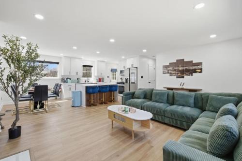 Springfield House | Elegant Springfield Getaway near Washington DC.
