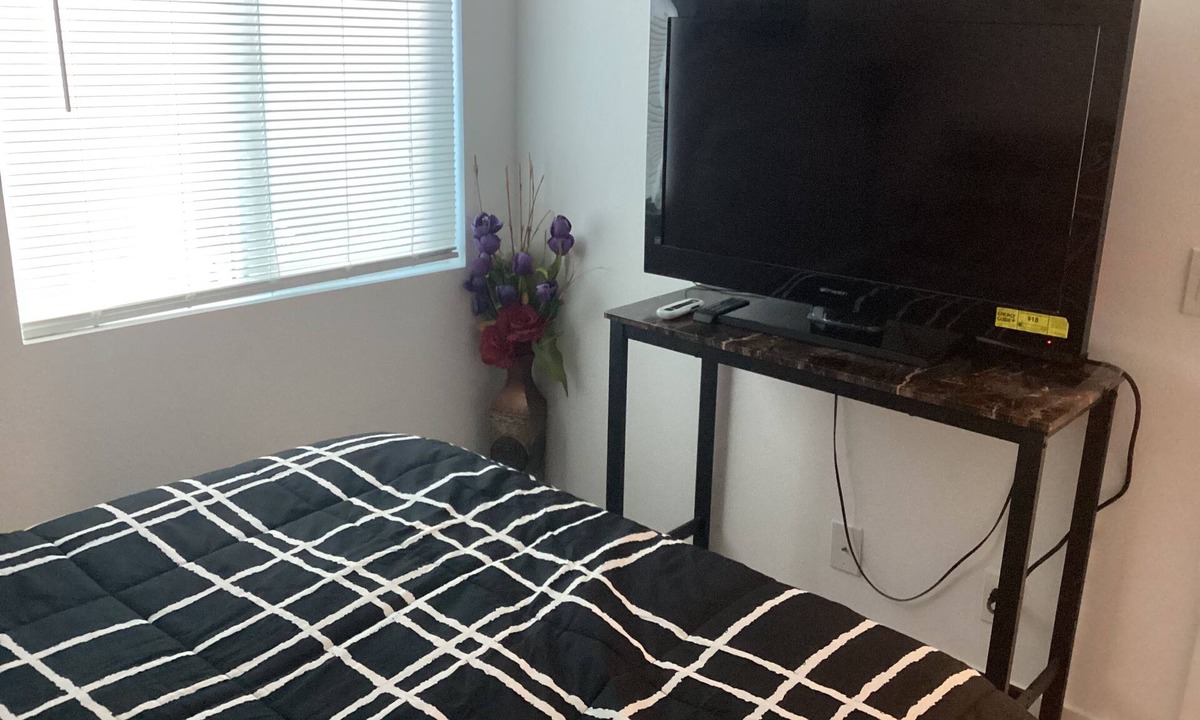 Hawthorne House | Elite home near Sofi, Intuit, Kia Stadiums, LAX, local shops, beaches & more!