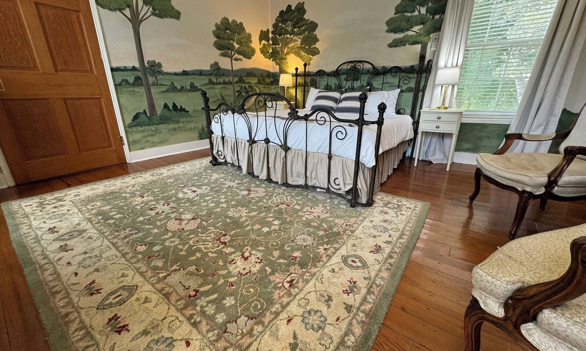 Ijamsville House | Enchanting Farmhouse Retreat with Infrared Sauna Huge Fire Pit Gourmet Kitchen