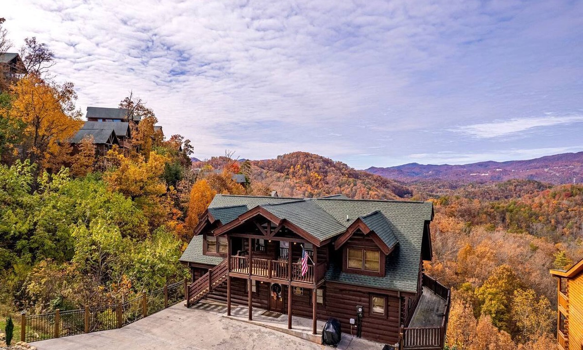 Pigeon Forge Cabin | Enormous Group Cabin with Jacuzzi, Game Room and Stunning Views in Sevierville, Tennessee