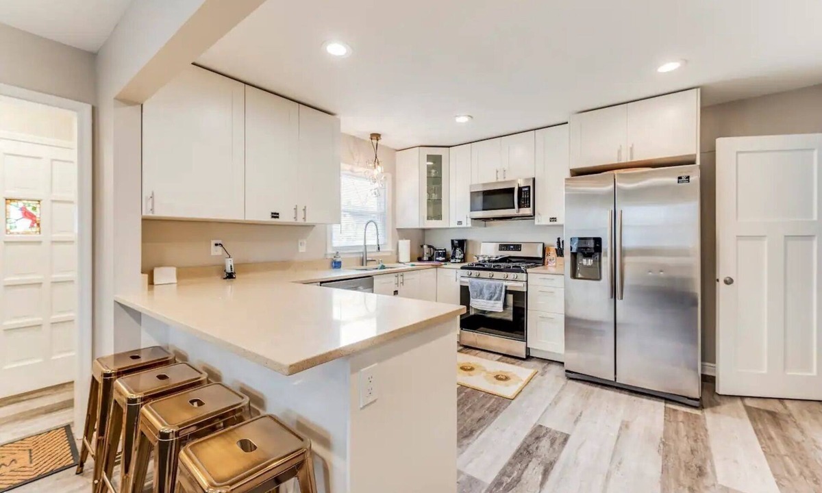 Minneapolis House | Experience Minneapolis; entire house, close to Downtown Uptown and UofM