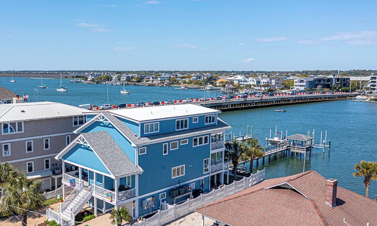 Wrightsville Beach House | Experience the island lifestyle, live like a local! 4Br/3.5ba waterfront duplex.