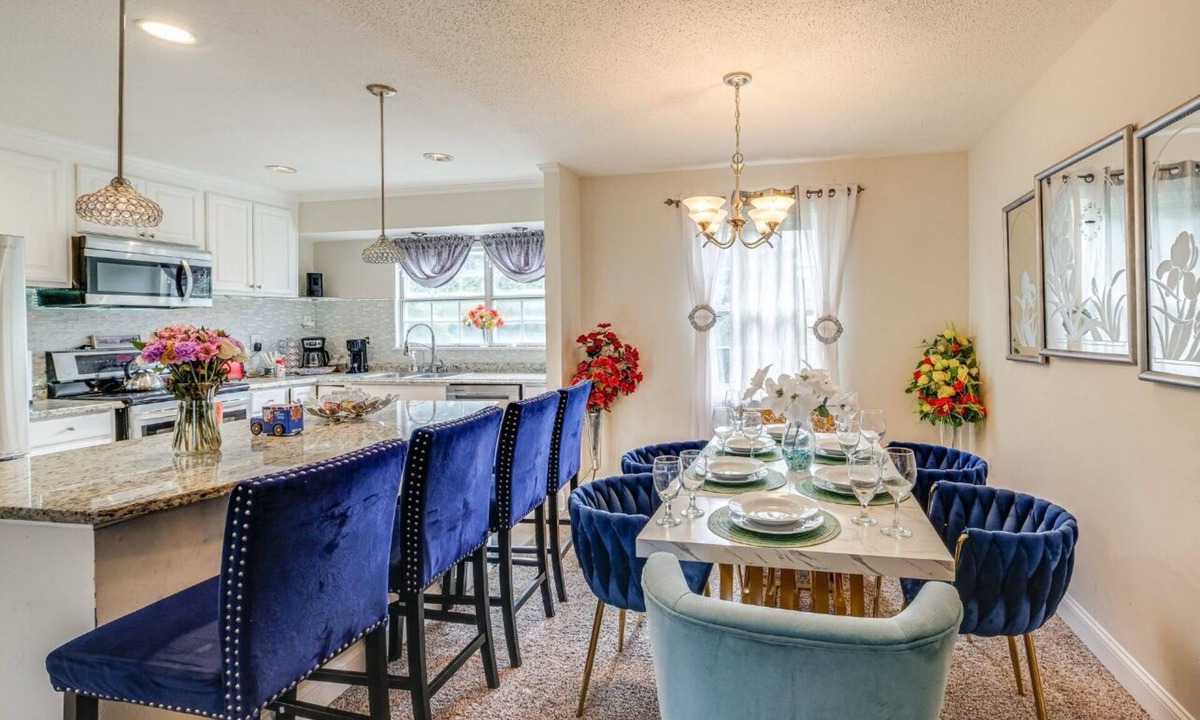 Oxon Hill-Glassmanor House | Extended stay with a big discount Near DMV & Major Highways.
