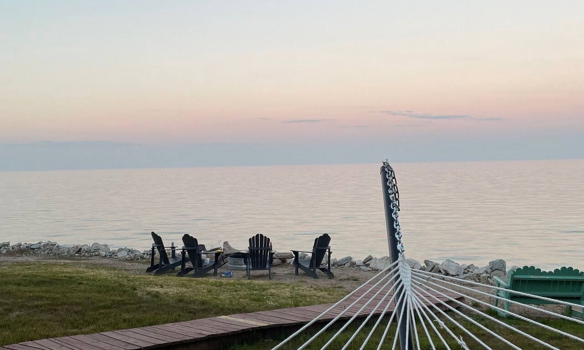 Algoma House | Game day Retreat- Luxury Algoma Lakehouse, 310ft of private shore, Fire pit!