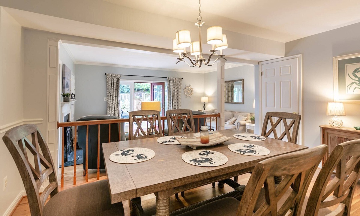 Historic District House | Gather, Relax & Explore — Townhome 1 Block from State Capitol Building with Backyard & Parking