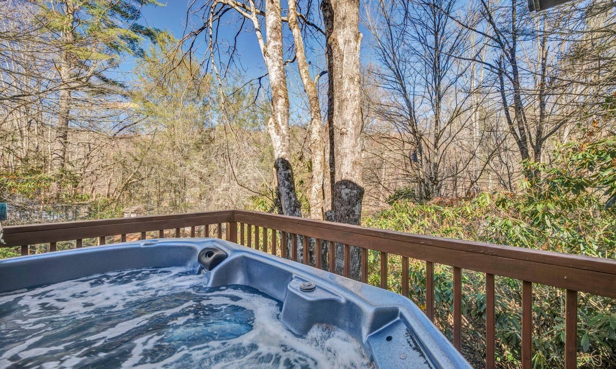 Mill Ridge House | Grandfather’s Gem – Cabin w/Brand NEW Hot Tub!