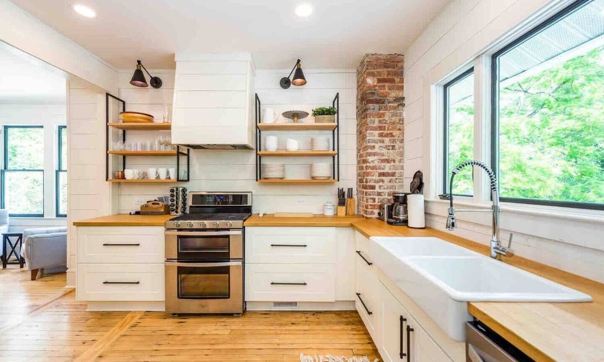 Flat Rock House | Great backyard with firepit, Sleeps 14!