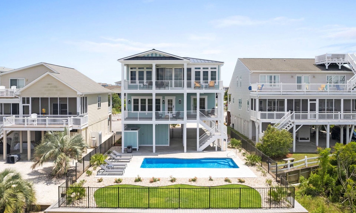 Sunset Beach House | Here Comes the Sunset Intracoastal waterway view & short walk to the beach!