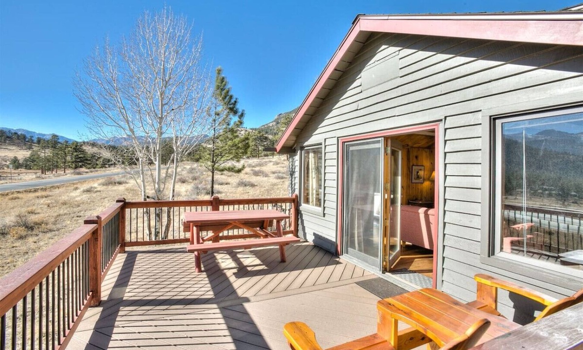 Estes Park Cabin | High Drive- So Close to the RMNP Entrance less than 5 Minute Drive