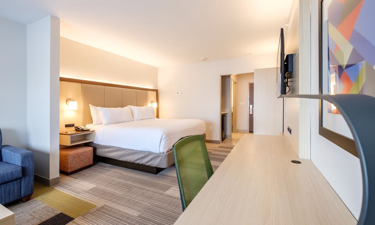 Eagan Hotel | Holiday Inn Express & Suites Eagan - Minneapolis Area by IHG