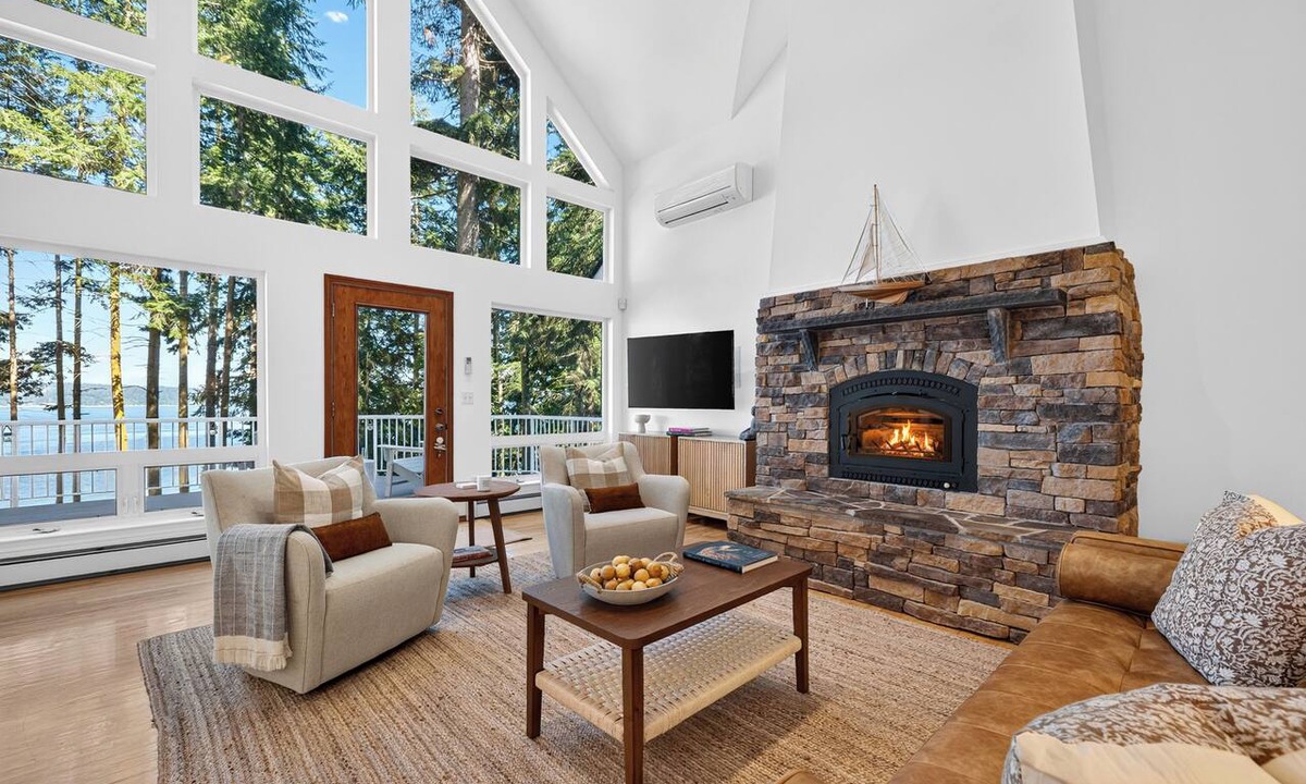 Greenbank House | Hot Tub + Olympic Views + Game Room | Greenbank, Whidbey Island | Eagles Bluff