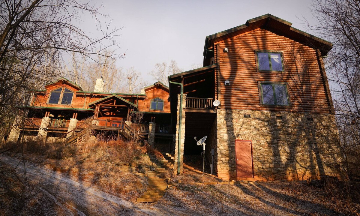 Asheville Cabin | Huge 8 BR/8 BA Secluded Retreat, Spectacular Views 15min to downtown on MTS Tr