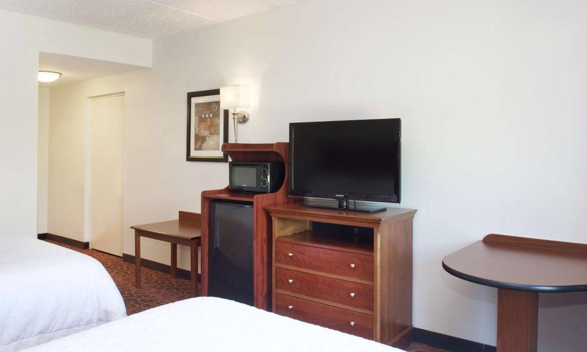 Strabane Hotel | Inviting Space Great for Relaxation Near Southpointe Town Center - 5.7 miles
