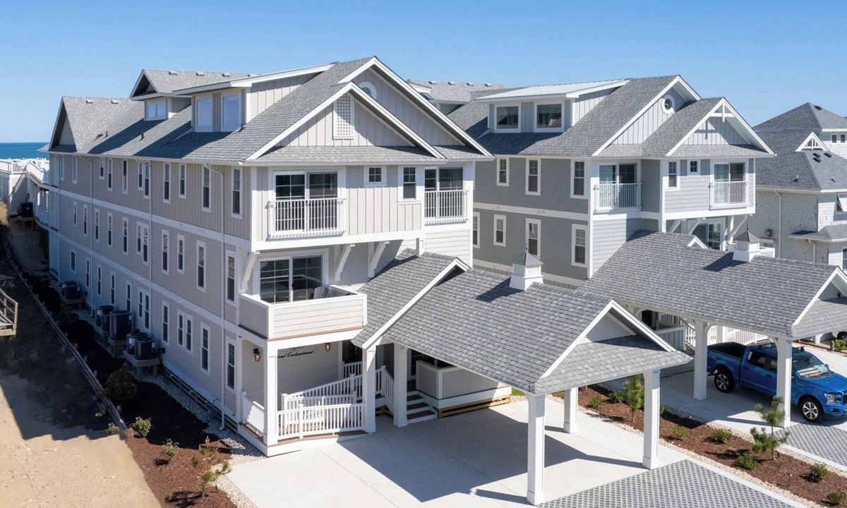 Kill Devil Hills House | Island Enchantment - Oceanfront Pet Friendly w/Cabana Service