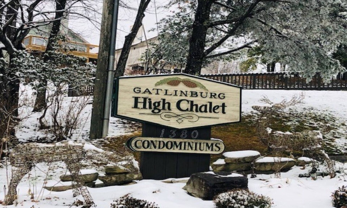 Chalet Village Condo | June Stay 3 Nights Get 4th Night FREE! Mountain Top Studio with Smoky Mtn Views!