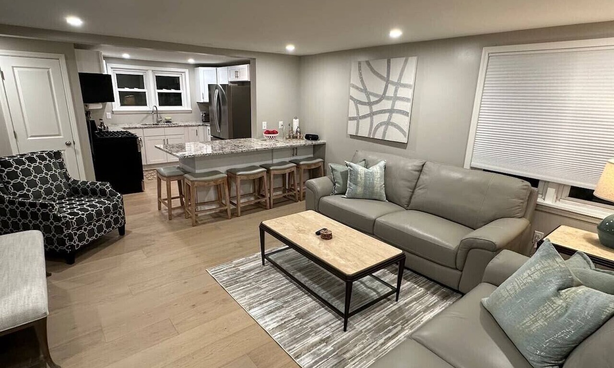 Orchard Park House | King on-suite 4 Bedroom 3 Bath House Near Stadium