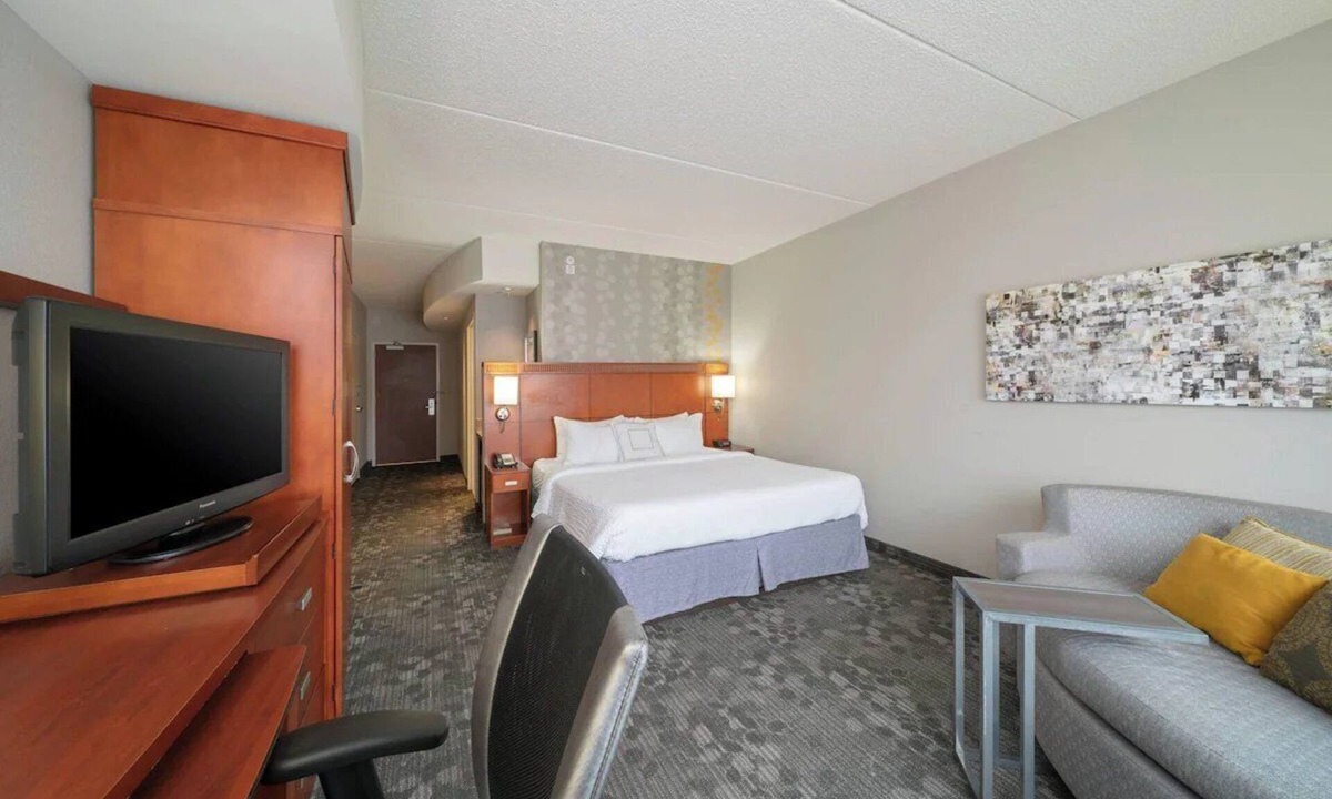 Salisbury Hotel | King Sofa | Courtyard Salisbury | Near Ocean City, Indoor Pool, Hearty Breakfast