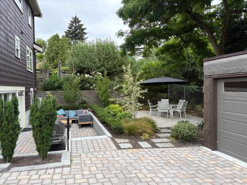 Wallingford House | King Suite with Cook's Kitchen Near UW & Lake Union 20 mins to Stadiums