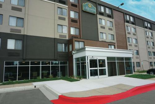 Rosedale Hotel | La Quinta by Wyndham Baltimore N/White Marsh