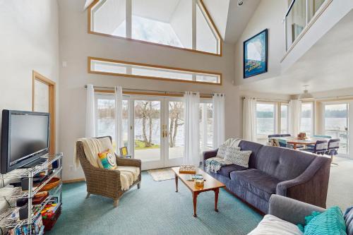 Lake Goodwin House | Ladybug Landing
