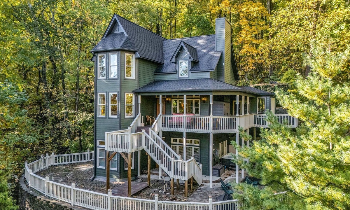 Lake Lure House | Lake Lure (FULLY OPEN), Rumbling Bald Amenities: Swim Beach, Pool. Pretty Views, Golf Cart, Hot Tub, Firepit