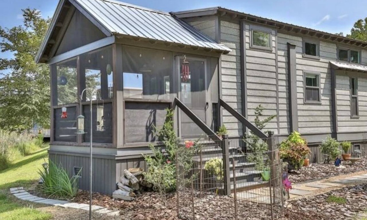 Morganton House | LakeFront Tiny Home MINUTES to Downtown Blue Ridge